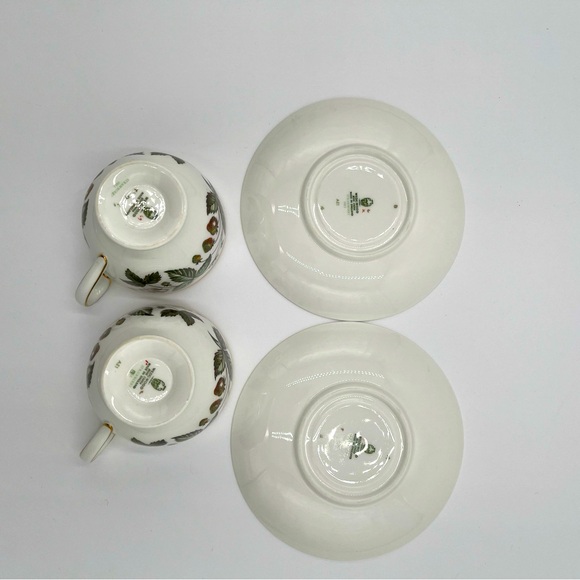Set of 2 Wedgwood Strawberry Hill Cup & Saucer Bone China England - Picture 7 of 7